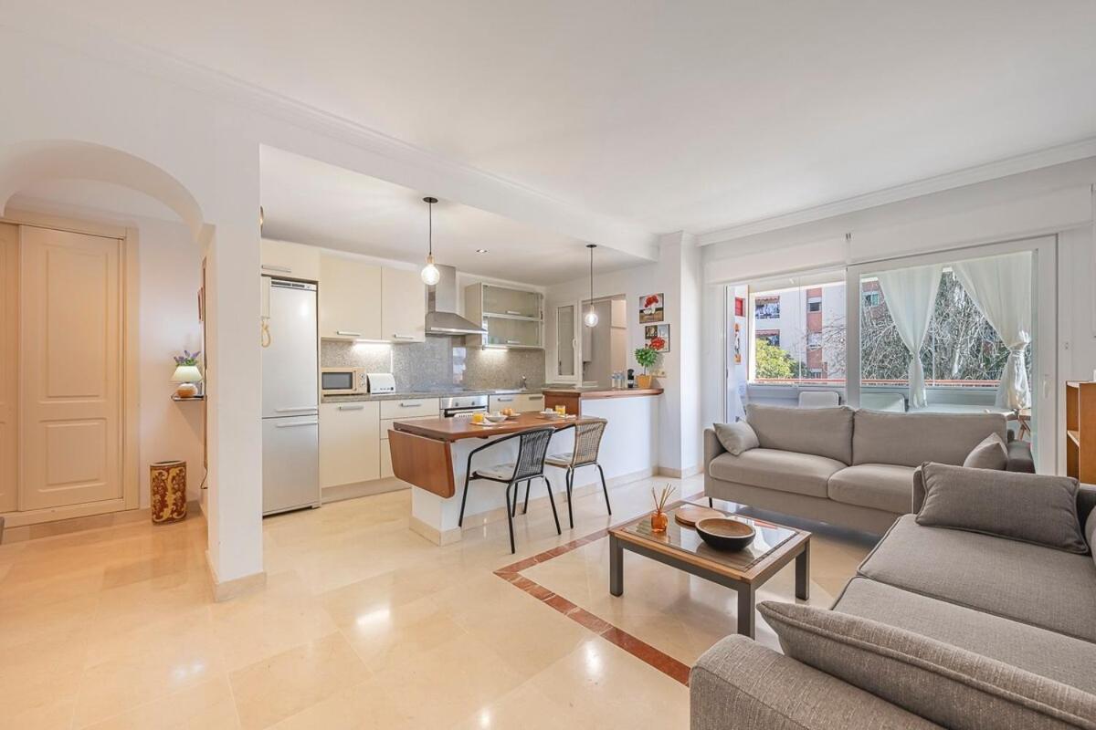 Elegant Apartment, Steps From The Sea With Parking Included Apartment *